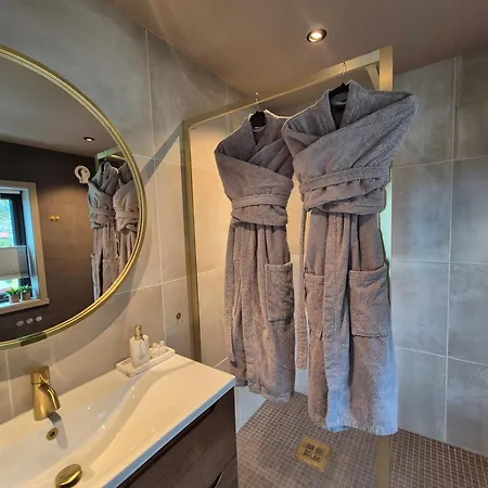 펜션 The High End Of Lofoten- With Sauna 모스케네스