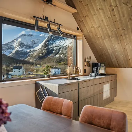 The High End Of Lofoten- With Sauna 펜션