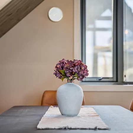 펜션 The High End Of Lofoten- With Sauna *