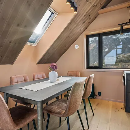 펜션 The High End Of Lofoten- With Sauna *